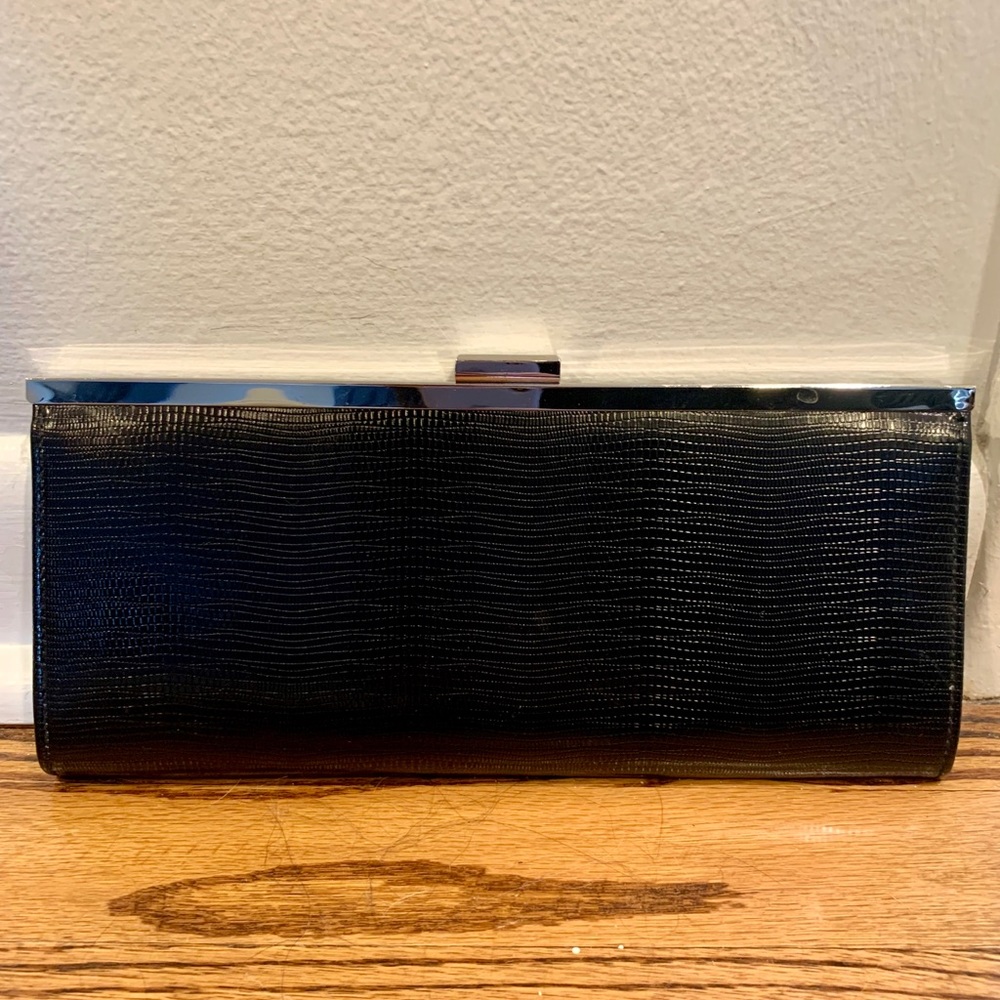 Black clutch